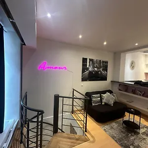 https://charmant-2-pices-sur-deux-niveaux.fr-paris.fr
